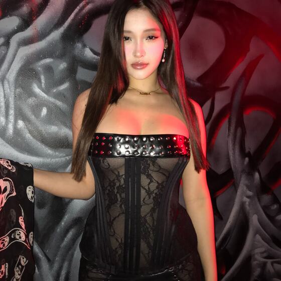 @alyzsia wearing Maison de Cozy
